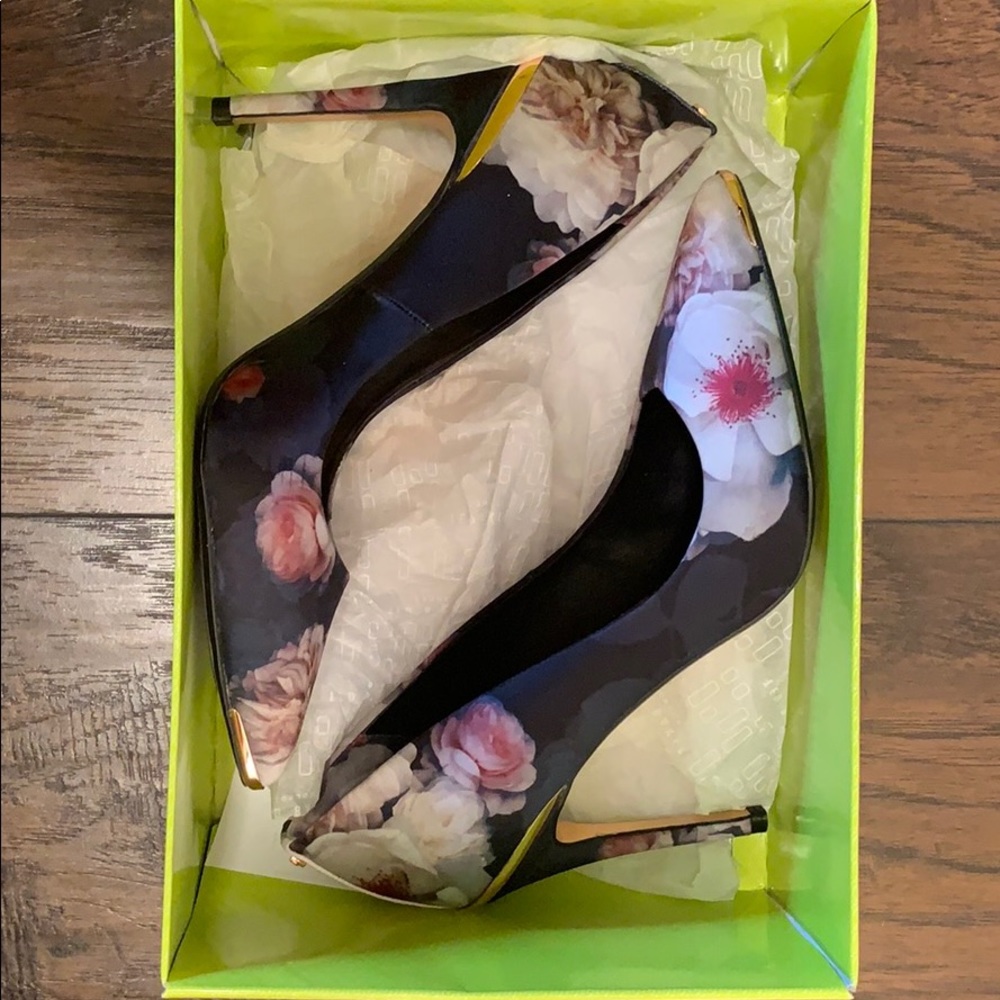 Floral Print Pump